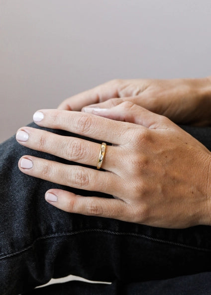 V-Shaped Lambda Gold Ring