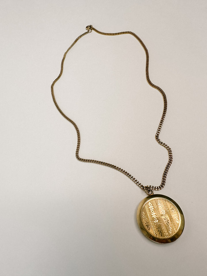 Vintage 18" Golden Locket Necklace