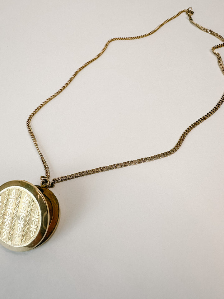 Vintage 18" Golden Locket Necklace