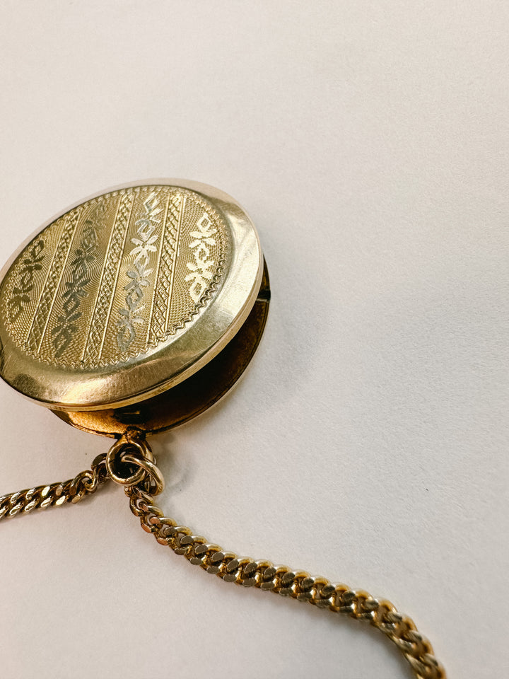 Vintage 18" Golden Locket Necklace