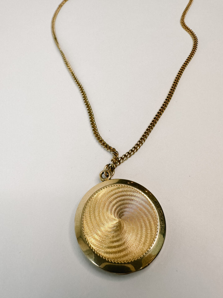 Vintage 18" Golden Locket Necklace